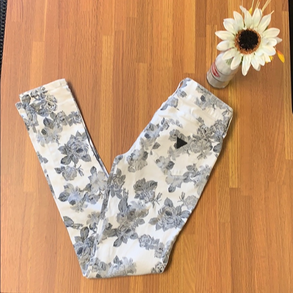 GUESS floral jeans - size 26